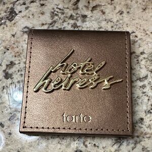 Tarte Hôtel Heiress. NIB